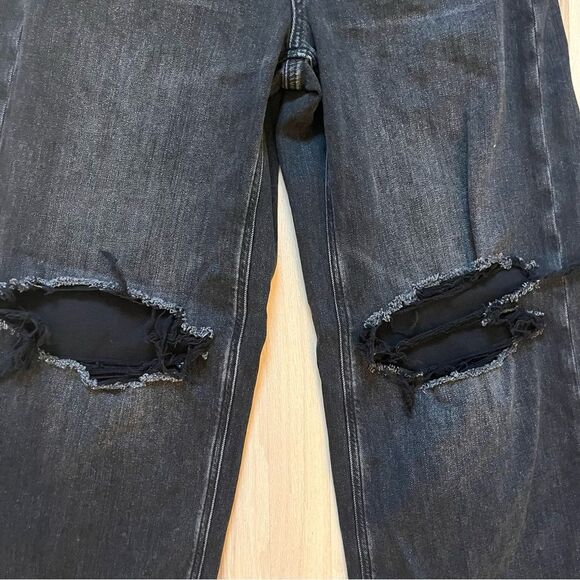 American Eagle Ripped Jeans - Picture 6 of 9